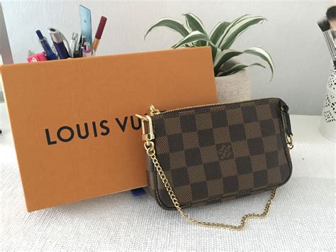 lv pochette mini